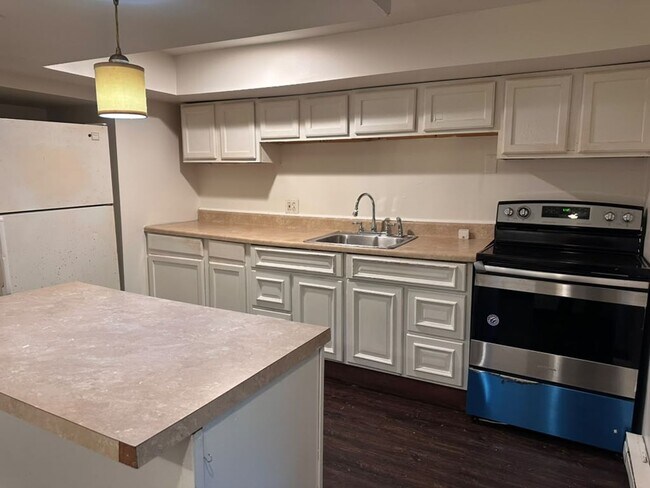 Building Photo - 544 Valley