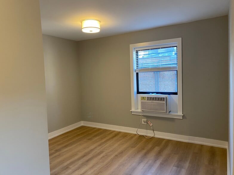 Building Photo - 3925 N Janssen Ave