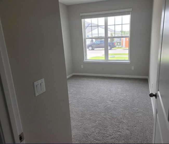 Building Photo - 808 Cherry Elm Dr