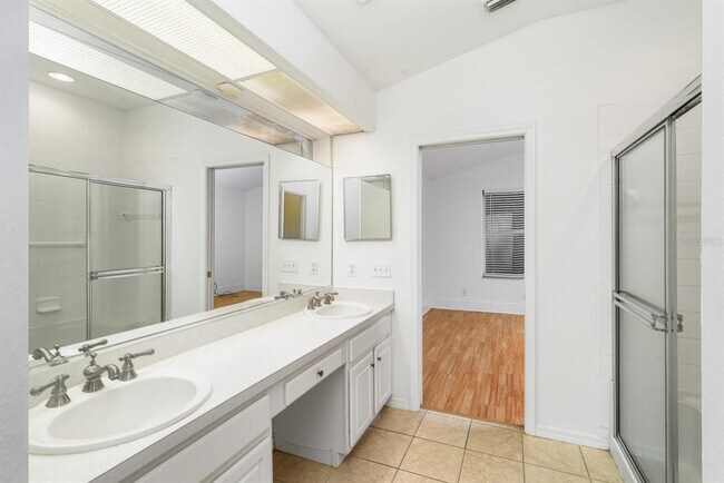 Building Photo - 295 Fareham Dr