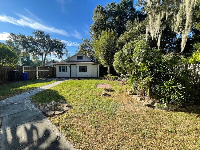 Building Photo - 924 Vistabula St