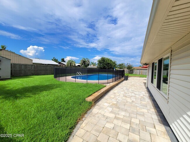 Building Photo - 325 Alexander Dr