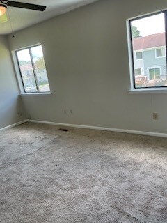 Building Photo - 912 Pineland Ave
