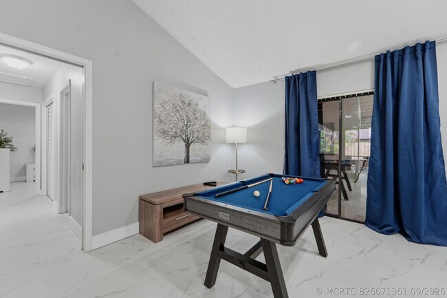 Building Photo - 301 Knotty Wood Ln