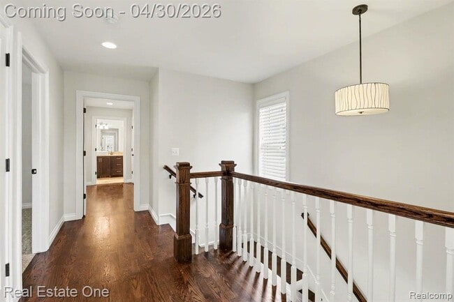 Building Photo - 714 E University Ave