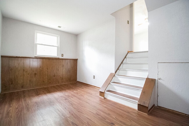 Building Photo - 437 S Haven Rd