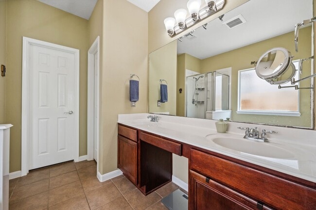 Building Photo - 8522 E Highlands Crossing