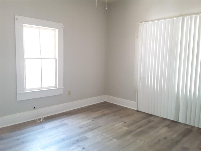 Building Photo - 522 N Bronough St