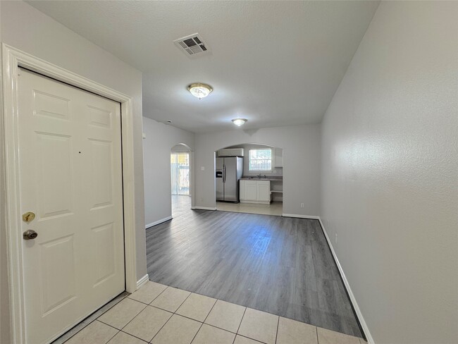 Building Photo - 12424 Sunlit Wood Way