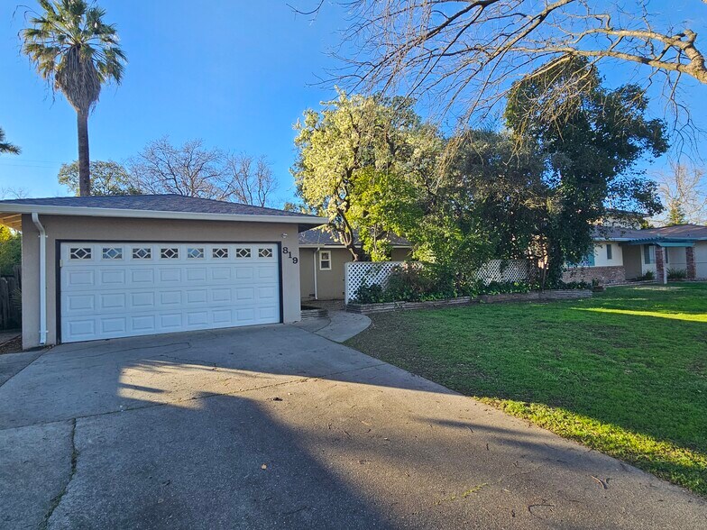 Building Photo - 819 Linden Ln