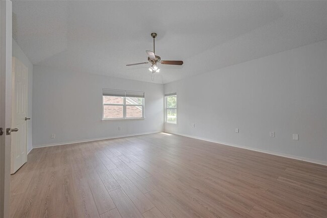 Building Photo - 3131 Double Lake Dr