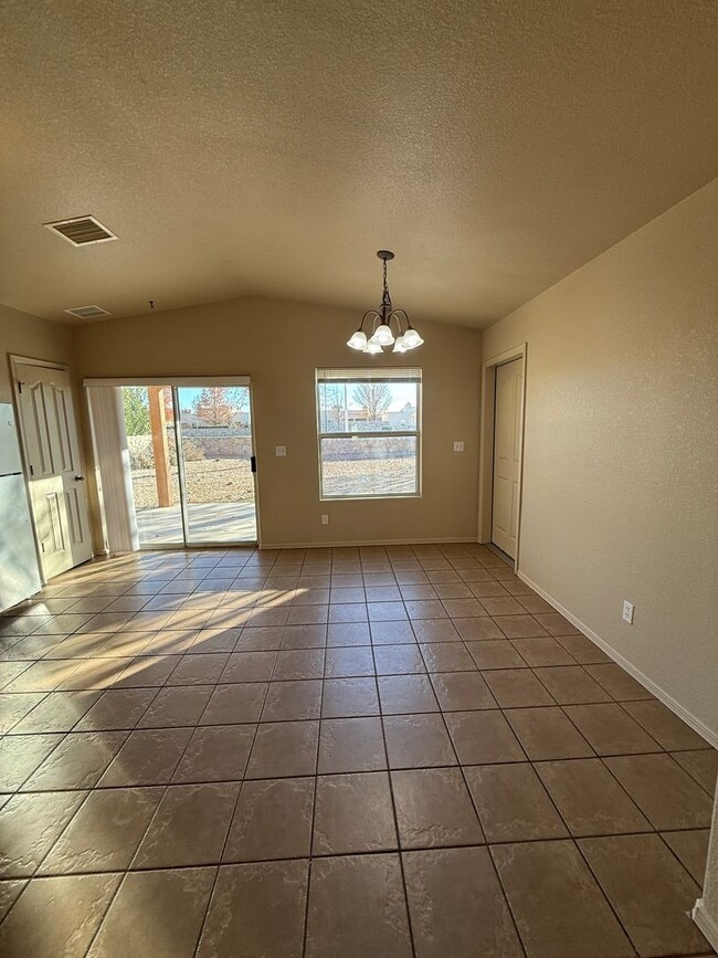 Building Photo - 4 Bedroom, 2 Bathroom House Available Now!