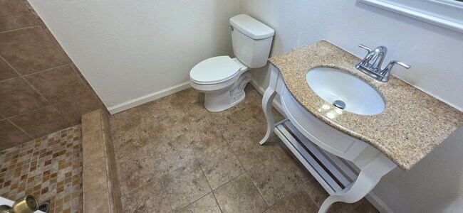 Building Photo - 7862 Hampton Ln