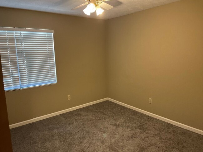 Building Photo - Cedar Chase - 3 Bedroom available August 2...