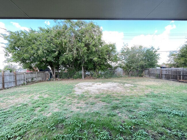 Building Photo - 2507 Westwood Dr