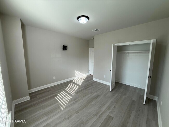 Building Photo - 404 Sparrowhawk St