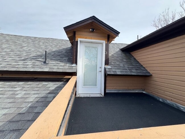 Building Photo - RENOVATED UPSTAIRS 2 BEDROOM HOME- FULL PRIVATE UPPER LEVEL