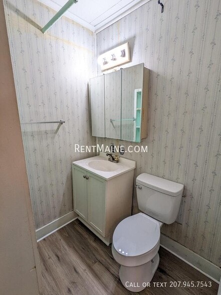 Building Photo - 569 Hammond St