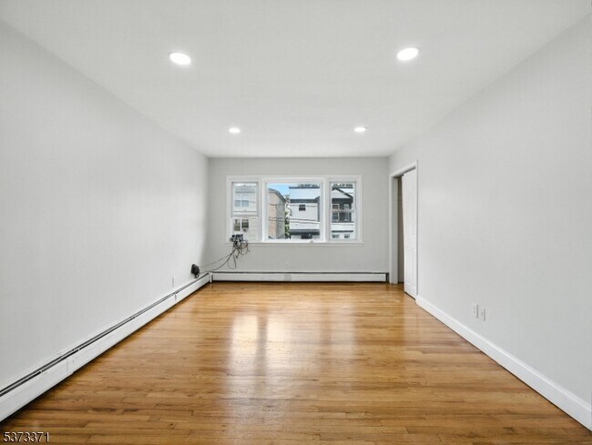 Building Photo - 46 Tichenor Terrace