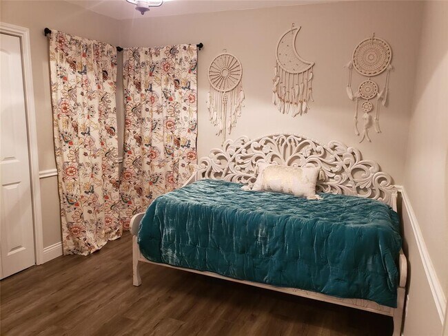 Building Photo - 128 Long Wood Ave