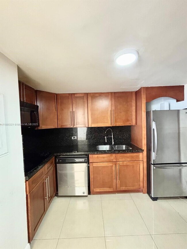 Building Photo - 801 Brickell Bay Dr