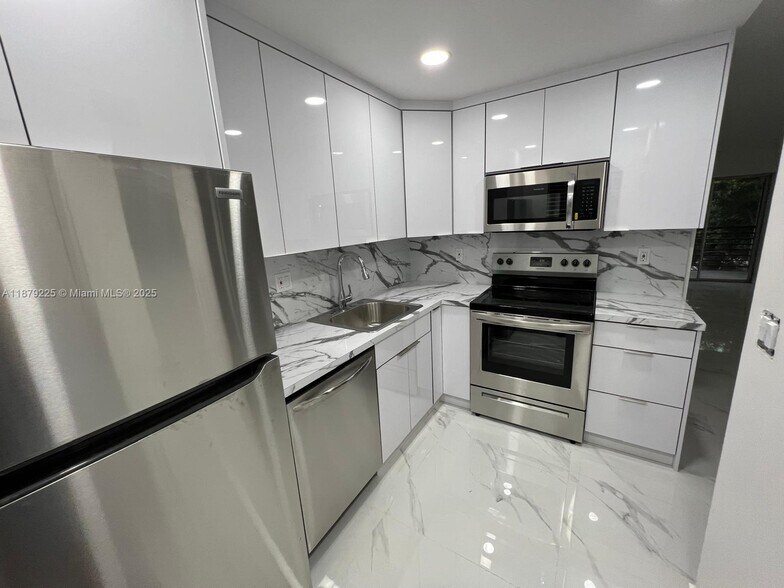 Primary Photo - 505 Gardens Dr