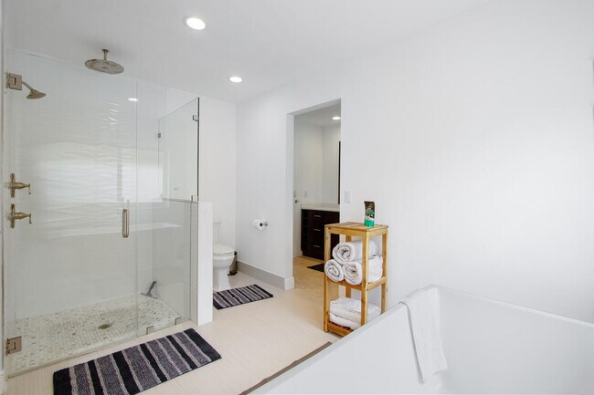 Building Photo - 12327 Quercus Ln