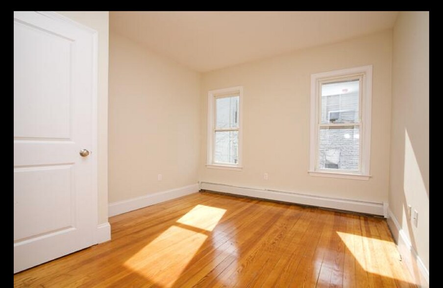 Building Photo - 14 Parker Hill Ave