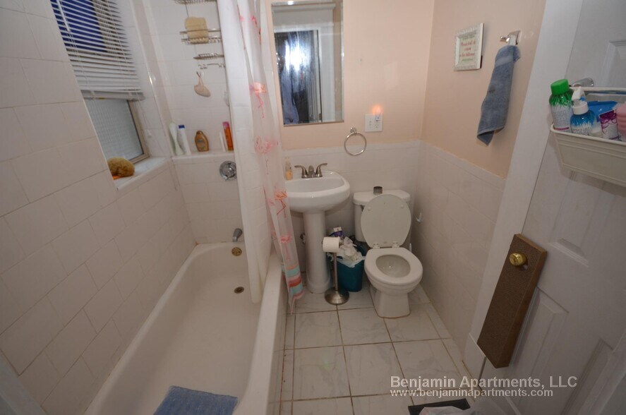 Building Photo - 881 Huntington Ave