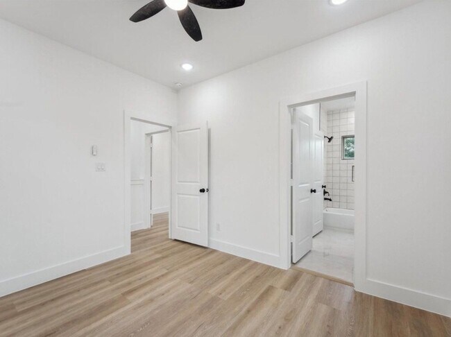 Building Photo - 7416 Maxroy St
