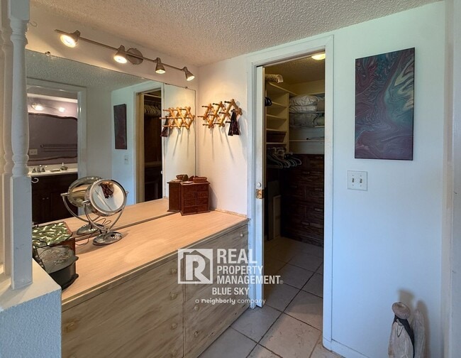 Building Photo - 9639 Greenskeeper Dr