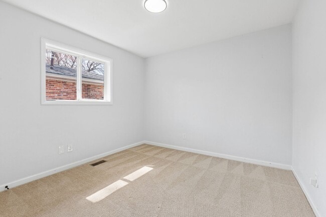 Building Photo - Beautifully Renovated 3-Bedroom Home in Hampton – Move-In Ready!