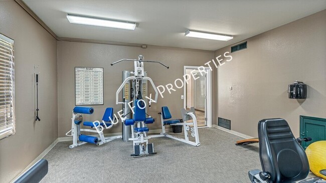 Building Photo - 1810 E Blacklidge Dr