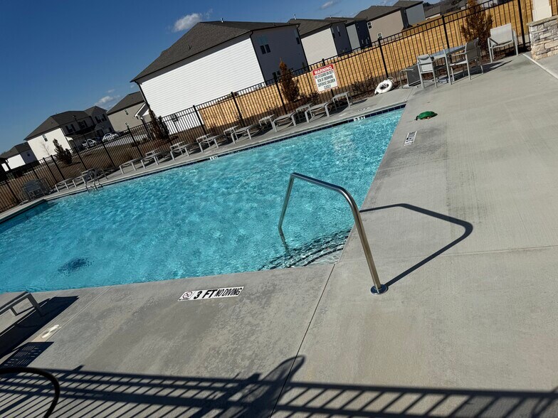 Building Photo - 1112 Holland Dr