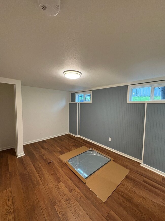 Building Photo - Ballard Beauty, 2 bed 2 bath Remodel with two entrances.