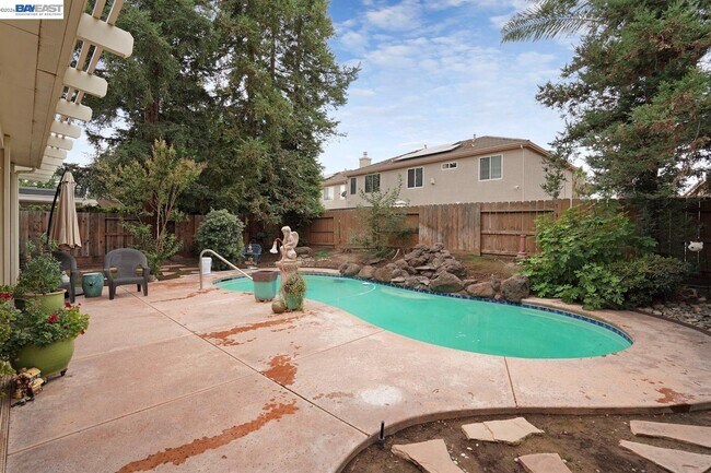 Building Photo - 549 Glenbriar Cir