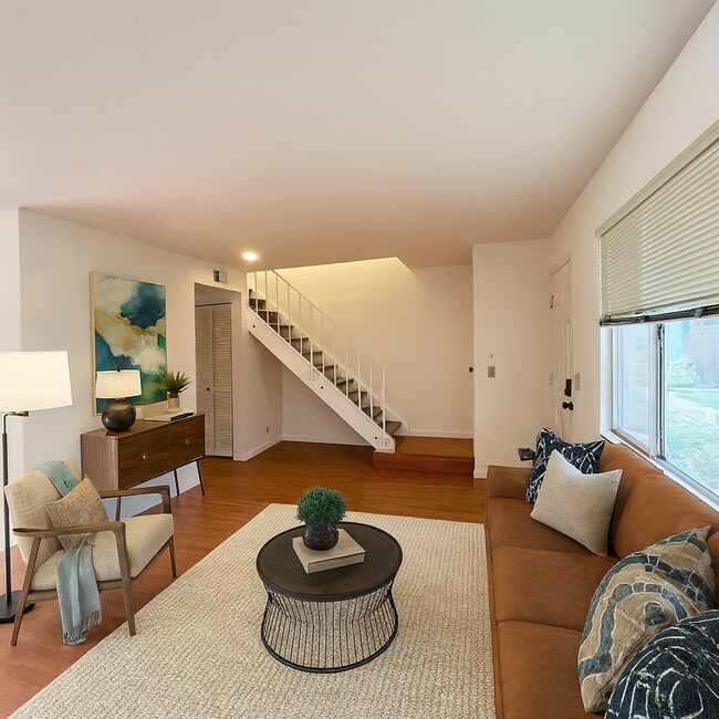 Primary Photo - Adorable 3 bed / 1.5 bath Condo