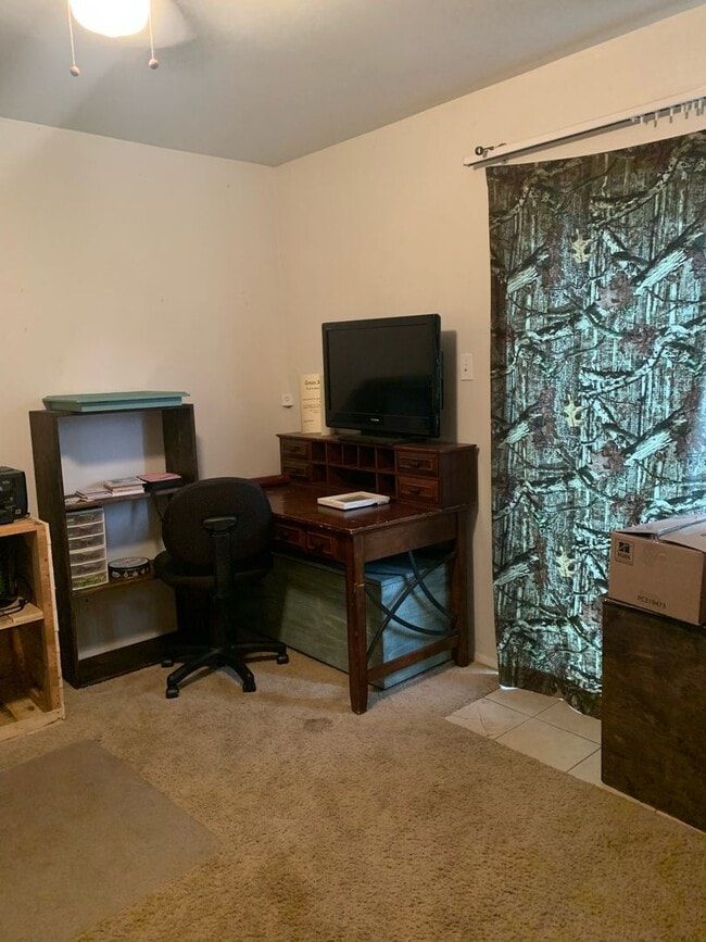 Building Photo - AUGUST PRE-LEASE!!  Adorable 2 Bedroom 1.5...