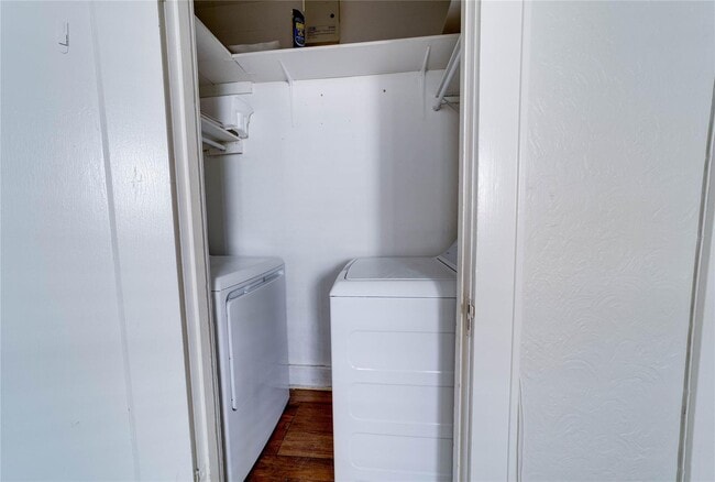 Building Photo - One side of Duplex Available- 2 Bedroom- 1...
