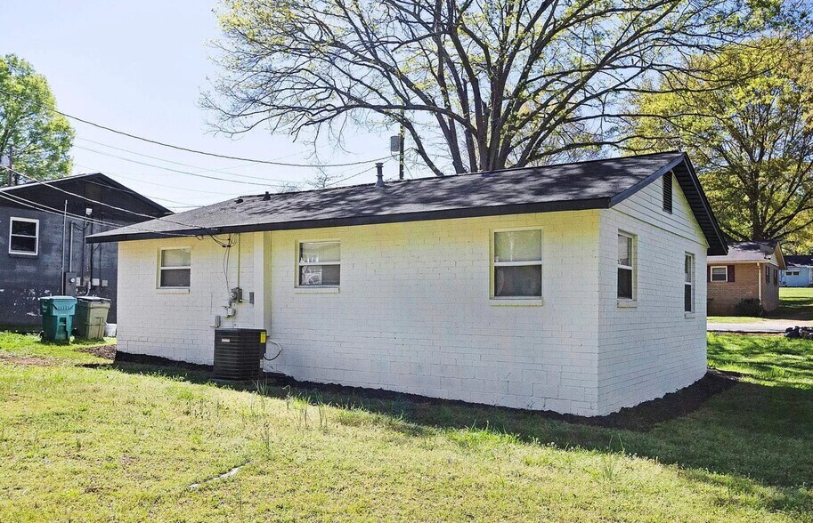 Building Photo - 611 Gardner St