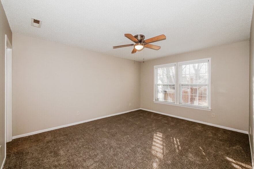 Building Photo - 1740 Feather Reed Ln