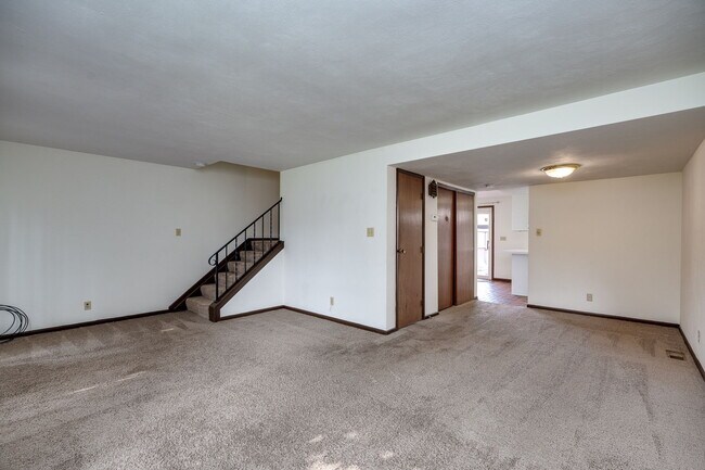 Building Photo - 2215 Barclay Ct