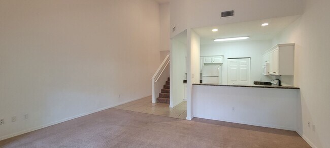 Building Photo - Charming 2/2 townhouse in Eagle Trace