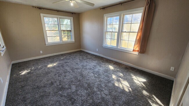 Building Photo - 800 S Elgin Ave