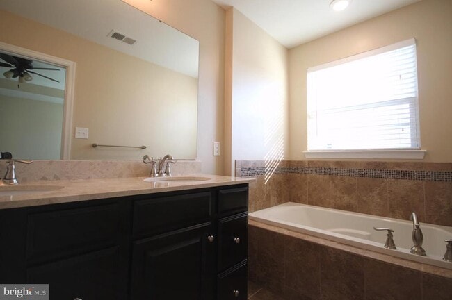 Building Photo - 228 Compass Dr