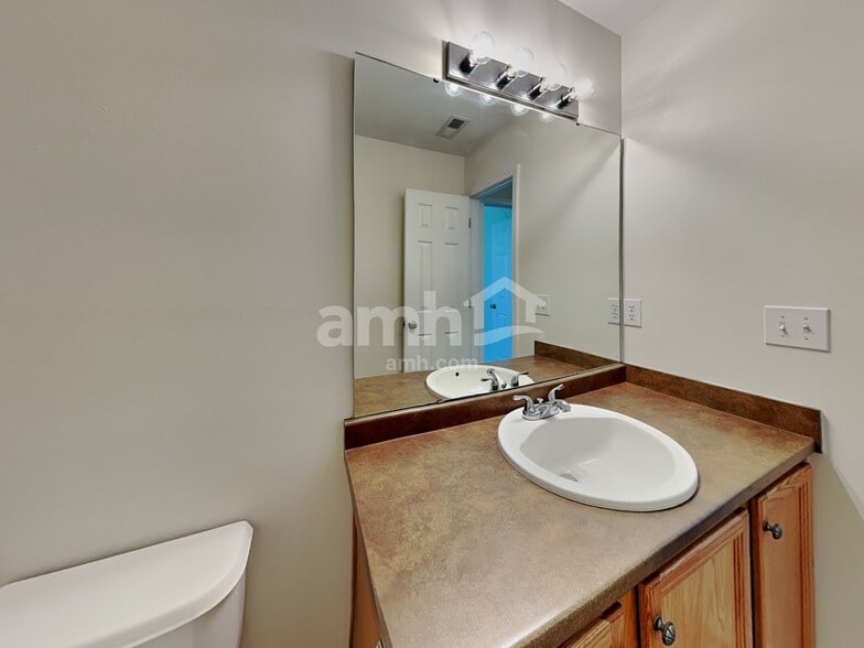 Building Photo - 612 Woodson Dr
