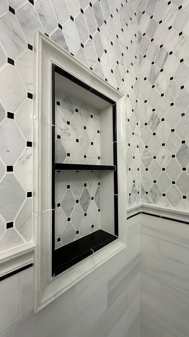 Building Photo - 1205 W Sherwin Ave