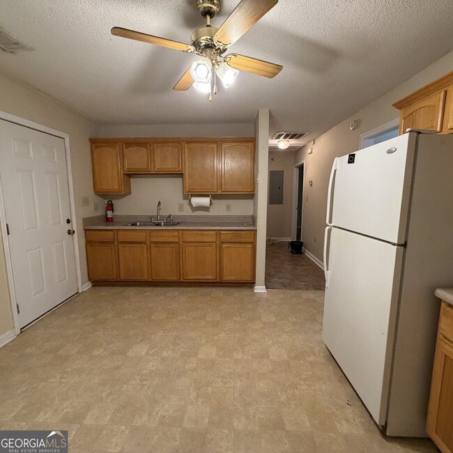 Building Photo - 1207 Edna Pl