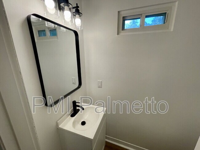 Building Photo - 1312 Cactus Ave