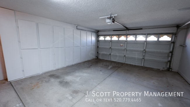 Building Photo - 8957 W Rose Ln